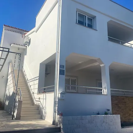 Lava Guest house 3*