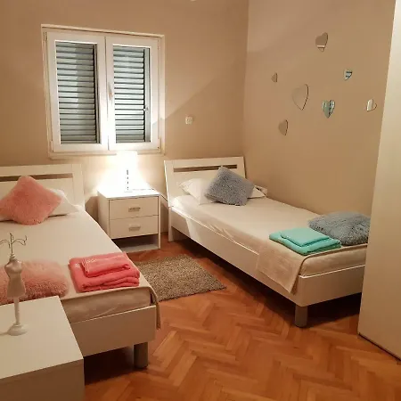 Guest house Lava Kastela