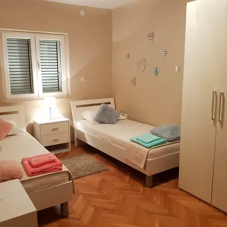 Lava Guest house 3*